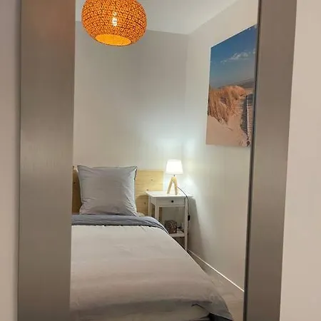 Apartment T2 Gaucher A 200m Du Centre *